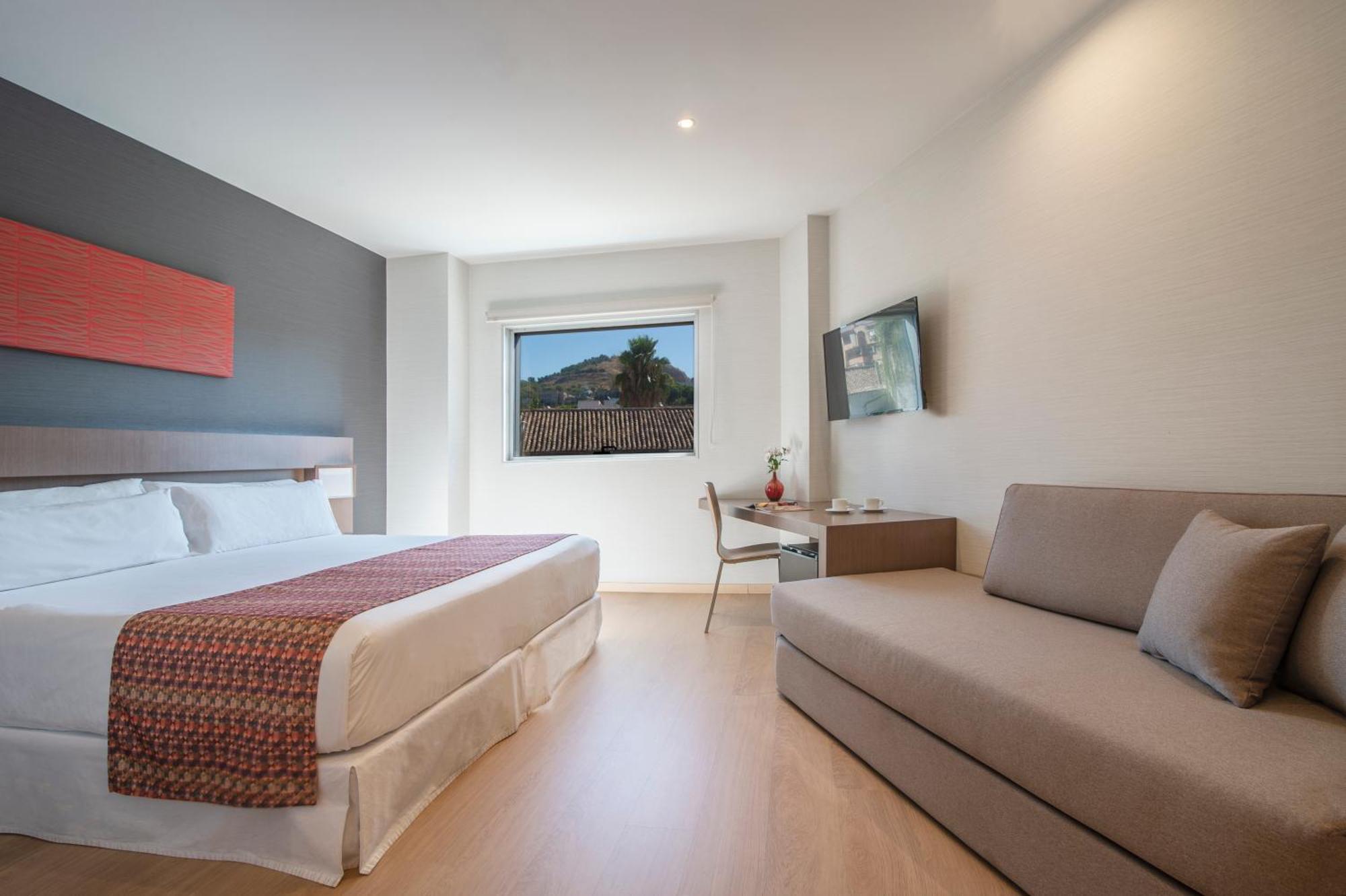 Deluxe Family Room