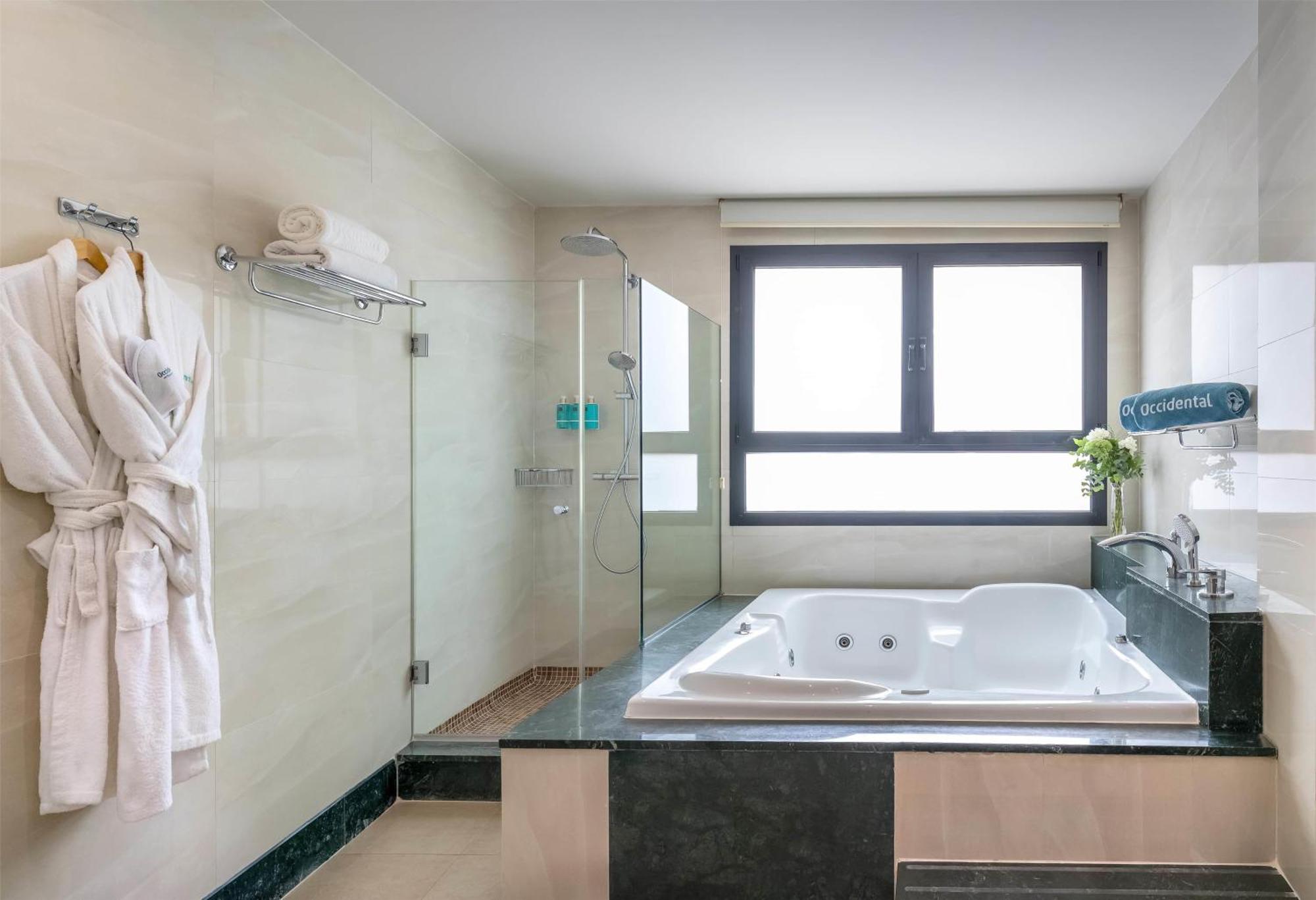 Suite Junior Hot Tub