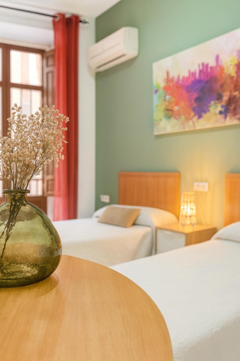 Quarto Twin Standard com Casa de Banho Partilhada