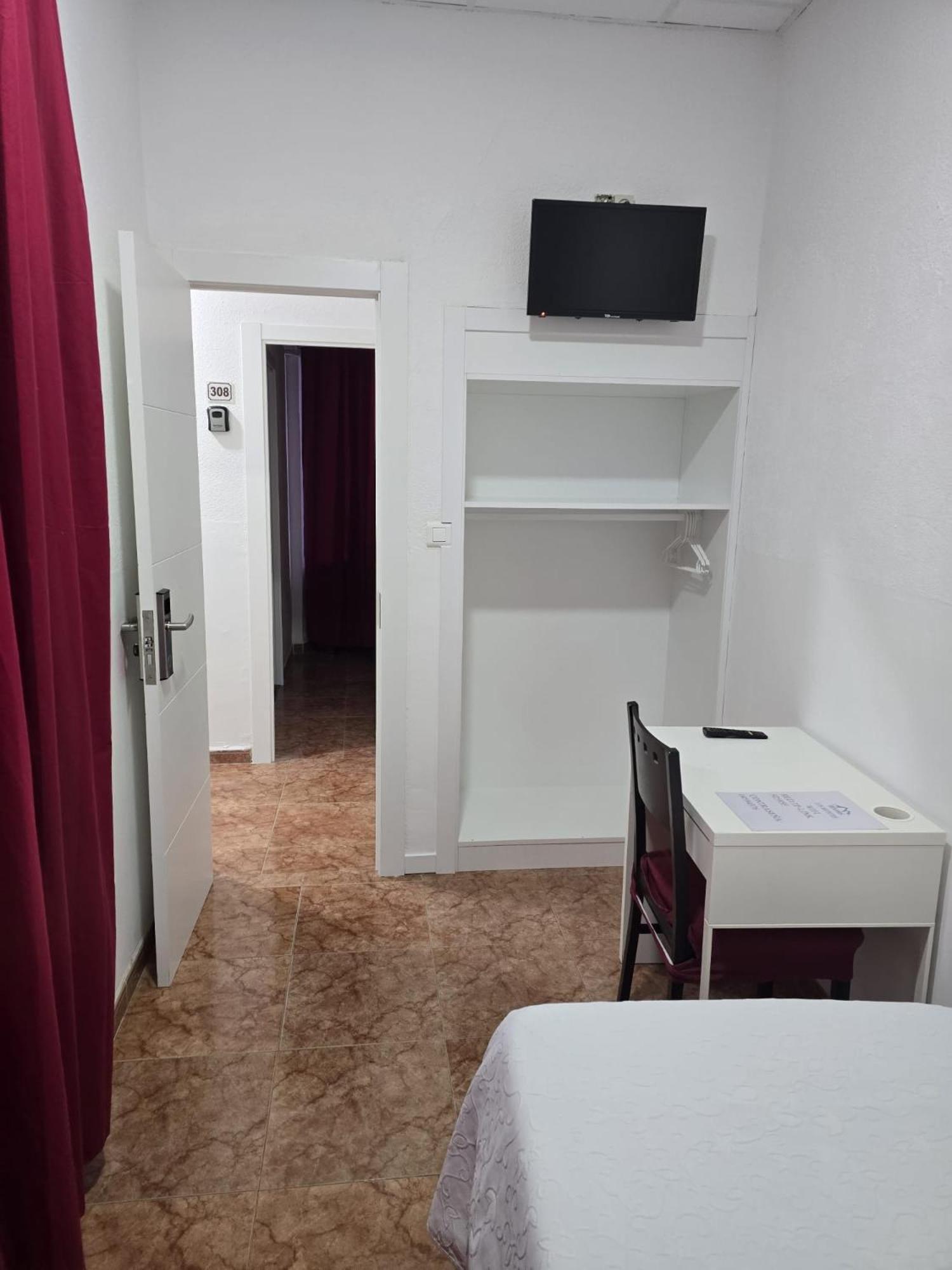 Quarto Individual com Casa de Banho Partilhada