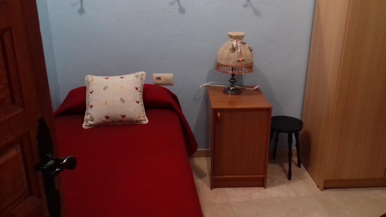 Budget Single Room,670239291:JPEG